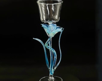 Copa de cristal soplado a mano con diseño de lirio azul - Copa de vino floral artesanal - Cristalería botánica funcional - Recuerdo de graduación - Regalo para la temporada de bodas