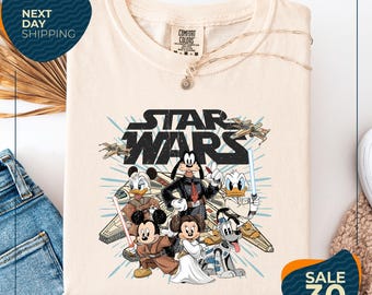 Camisetas retro de Star Wars y Disney de Comfort Color® / Camiseta retro de Mickey y sus amigos Jedi / Vacaciones familiares / Gráfico de dibujos animados de ciencia ficción / Disney