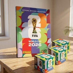 Colección oficial de cromos Panini FIFA World Cup 2026™: 3 cajas de 50 paquetes y un álbum de tapa dura.