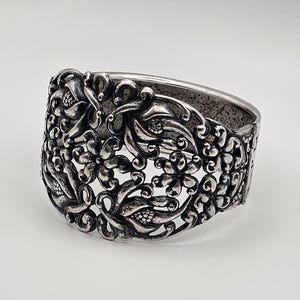 May include: A rustic wooden sign with the text "Welcome to our home" in a handwritten style. The sign is rectangular, with a distressed finish, and features a simple, inviting design. It's suitable for indoor or outdoor use.