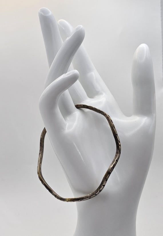 Vintage Sterling Silver Wavy Bangle – Hand-Hammered Organic Bracelet, Etched Mid-Century Studio Silver