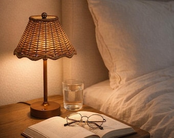 Lámpara de escritorio de ratán, luz nocturna tejida recargable, decoración de mesita de noche de estilo bohemio.