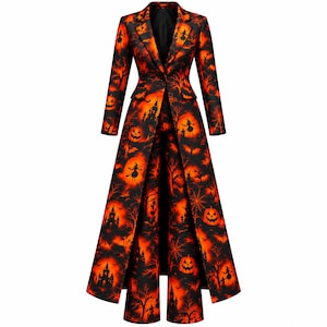 Könnte beinhalten: Ein Set aus einem langen Blazer und einer passenden Hose mit einem lebendigen Halloween-Muster. Das Design zeigt orangefarbene Kürbisse, schwarze Silhouetten von Hexen, Spukschlösser, kahle Bäume, Fledermäuse und Spinnennetze auf dunklem Grund.