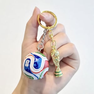 Mini trofeo y llavero con balón de fútbol de la Copa Mundial de la FIFA 2026 – Set réplica oficial