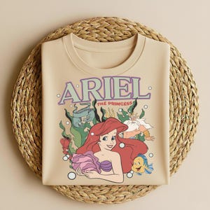 Camiseta de Ariel de Disney, camiseta infantil de La Sirenita, camiseta de la princesa Ariel para niñas pequeñas, camiseta para viaje a Disneyland para niñas, camiseta de regalo floral de Ariel, camiseta de Ariel imagen 2