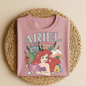 Camiseta de Ariel de Disney, camiseta infantil de La Sirenita, camiseta de la princesa Ariel para niñas pequeñas, camiseta para viaje a Disneyland para niñas, camiseta de regalo floral de Ariel, camiseta de Ariel imagen 6