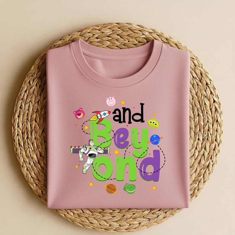 Może przedstawiać: Zestaw trzech ceramicznych kubk&oacute;w z nakrapianym, matowym wykończeniem. Kubki są w odcieniach niebieskiego, zielonego i białego. Każdy kubek ma prosty, nowoczesny design i zaokrąglony uchwyt.