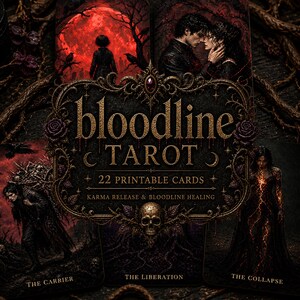 Może przedstawiać: Mroczny, gotycki zestaw kart tarota z tytułem "bloodline TAROT" w złotych literach. Obraz przedstawia ilustracje postaci, czaszkę oraz tekst "22 KARTY DO DRUKU" i "KARMA RELEASE & BLOODLINE HEALING". Zapalona świeca znajduje się w lewym górnym rogu.