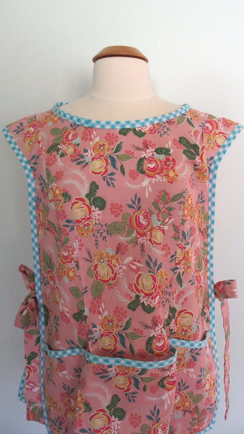 Cobbler Apron Over the Head Smock Pink Retro Apron with Flowers and Gingham Riley Blake Grandale Mothers Day Gift for Mom Full Coverage