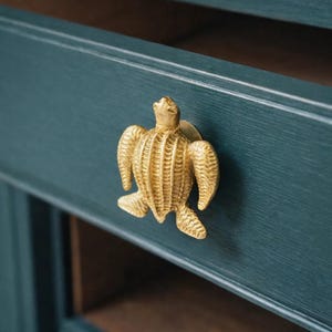 Poignée d'armoire en laiton faite main en forme de tortue | Poignée de penderie animal océan | Quincaillerie de décoration nautique