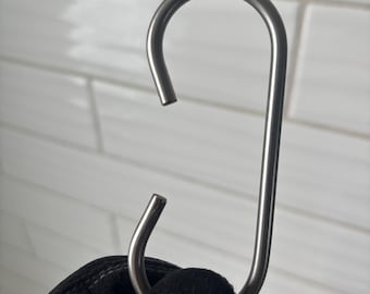 Outdoor Shower Hooks – 316 Marine-Grade Stainless Steel – Enclosed Loop Design – Fits 1" Rod
