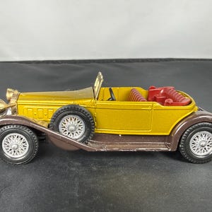Vintage 1930 Packard Victoria Matchbox Yesteryear 1969 Gold Diecast