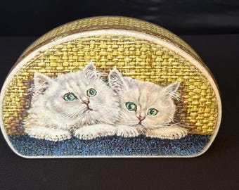 Lata de almacenamiento vintage para galletas con forma de gato y gatito de Huntley & Palmers, Reading, Inglaterra.