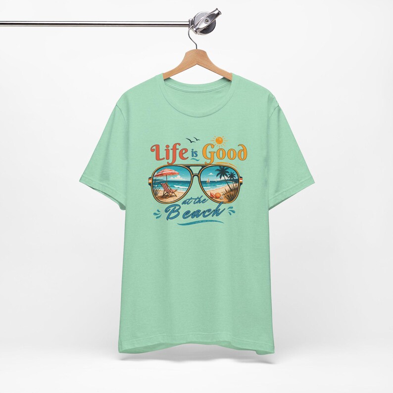 La vita è bella in spiaggia, maglietta estiva retrò, regalo per gli amanti della spiaggia, maglietta per le vacanze, maglietta grafica da donna, outfit estivo immagine 7