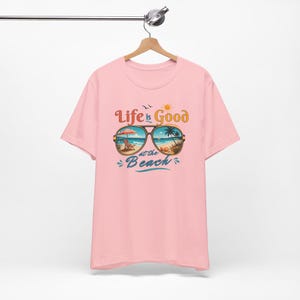 La vita è bella in spiaggia, maglietta estiva retrò, regalo per gli amanti della spiaggia, maglietta per le vacanze, maglietta grafica da donna, outfit estivo immagine 10