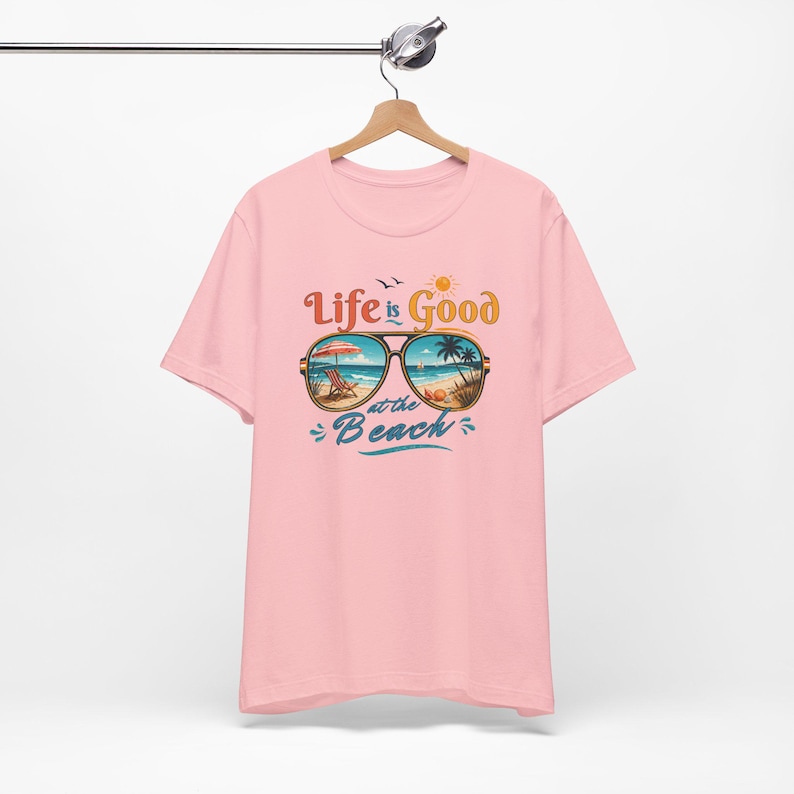 La vita è bella in spiaggia, maglietta estiva retrò, regalo per gli amanti della spiaggia, maglietta per le vacanze, maglietta grafica da donna, outfit estivo immagine 10
