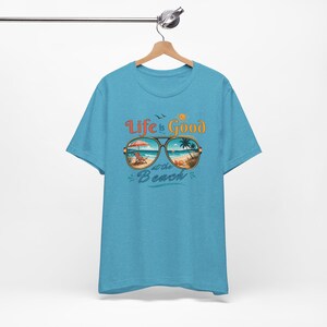 La vita è bella in spiaggia, maglietta estiva retrò, regalo per gli amanti della spiaggia, maglietta per le vacanze, maglietta grafica da donna, outfit estivo immagine 9
