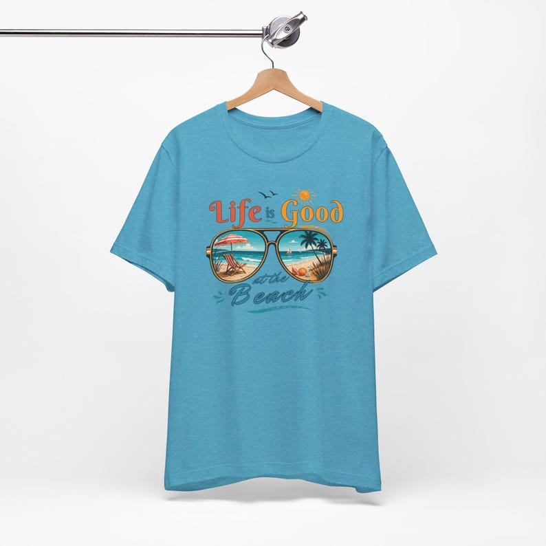 La vita è bella in spiaggia, maglietta estiva retrò, regalo per gli amanti della spiaggia, maglietta per le vacanze, maglietta grafica da donna, outfit estivo immagine 9