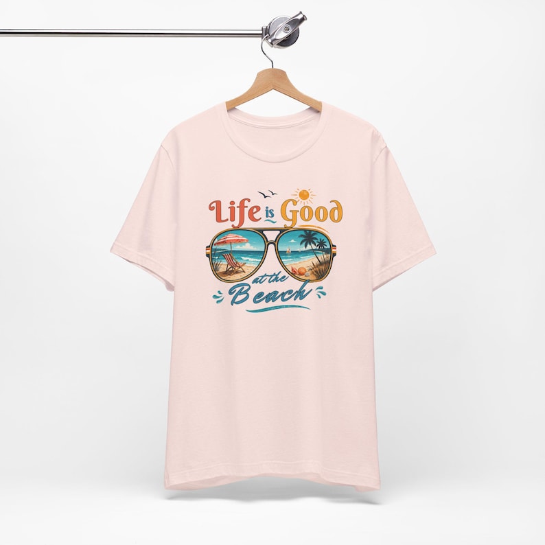 La vita è bella in spiaggia, maglietta estiva retrò, regalo per gli amanti della spiaggia, maglietta per le vacanze, maglietta grafica da donna, outfit estivo immagine 3