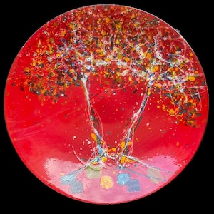 Puede incluir: Un juego de tres tazas de cerámica con un acabado moteado y mate. Las tazas son en tonos crema, gris claro y gris oscuro. Cada taza tiene un diseño simple y minimalista, ideal para café o té.