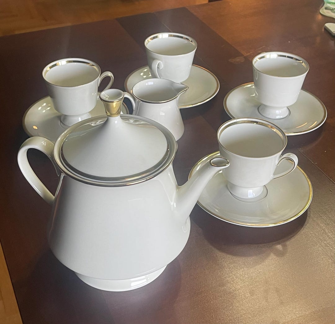 Vintage Bavarian Porcelain Tea Set White Gold Trim Teapot Cups Saucers ...