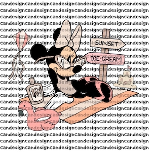 Könnte beinhalten: Cartoon-Illustration von Minnie Mouse am Strand, mit Sonnenbrille und Schleife. Sie liegt auf einem Strandtuch mit einem Flamingo-Schwimmer, Sonnencreme und einem Schild mit der Aufschrift "Sunset" und "Ice-Cream".