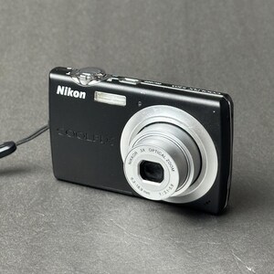 Cámara digital compacta Nikon Coolpix S203 CCD, color plata, probada y en funcionamiento.