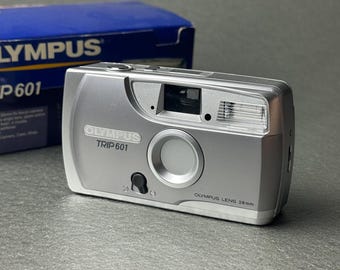 Appareil photo compact Olympus Trip 601 noir 35 mm, testé et fonctionnel.
