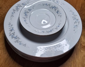 Vintage Forget Me Not China Set – 5 Dinner Plates, 2 Saucers, Platinum Trim