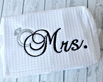 Bride Make UP Bag-Bride Cosmetic Bag-Gift For Bride-Wedding Day Essentials-Personalized Cosmetic Bag for Bride-Monogrammed Bridal Bag