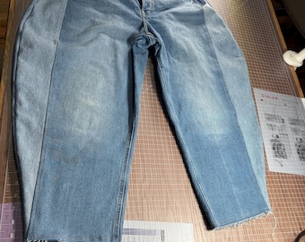 Moda y accesorios reciclados hechos a medida: bolsos, vaqueros reconstruidos y mucho más de Novella77.