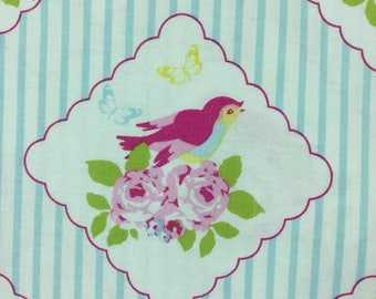 Encadré Birdies en tissu bleu de la collection Garden de Zoey par Tanya Whelan
