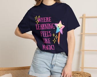 T-Shirt „Wo Lernen sich wie Magie anfühlt“ mit Sternenstab | Lehrer-Klassenzimmer-T-Shirt