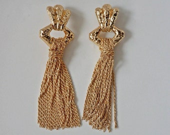 Boucles d'oreilles pendantes épaisses en forme de chaîne avec pompons en or des années 80 / Grandes boucles d'oreilles martelées / Grandes boucles d'oreilles audacieuses / Femme de la foule / Designer Glamour de piste de couture