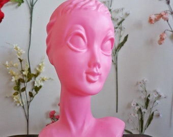 1960s Mod Hot Pink Twiggy Display Head – Vintage 15″ Retro Wig & Hat Mannequin