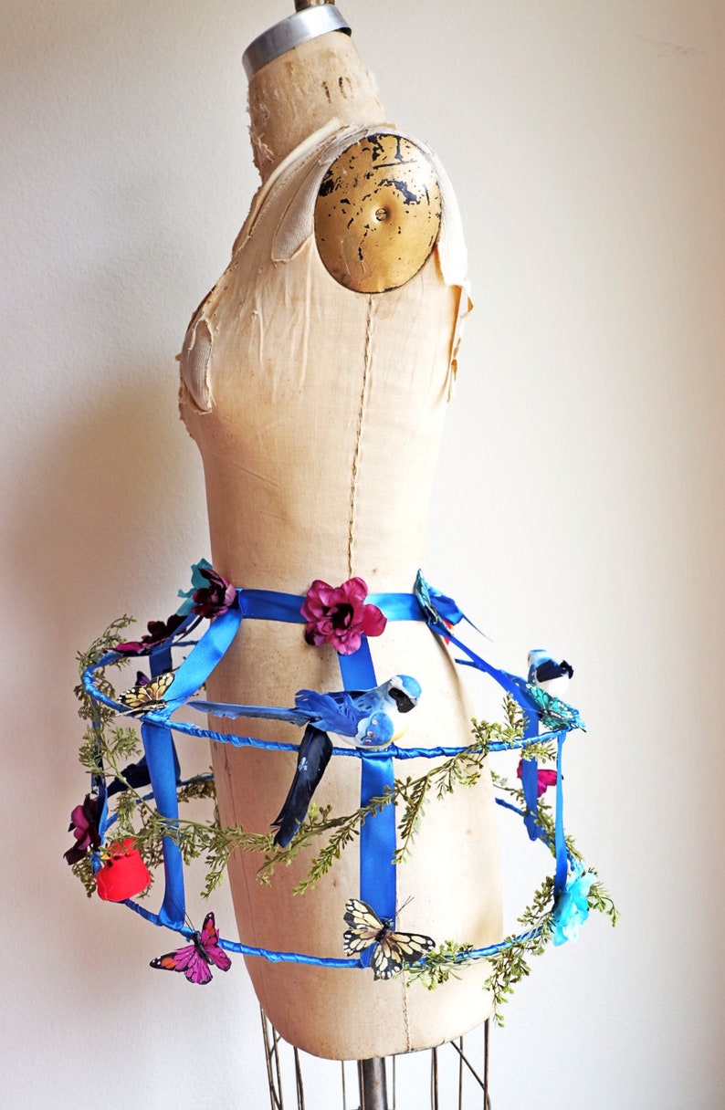 Escultura de falda con jaula de pájaros victoriana, cinturón de jaula floral de alta costura, accesorio nupcial de vanguardia imagen 4