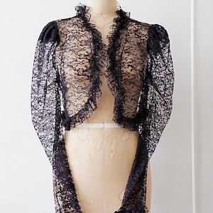 Bolero vintage de renda preta – mangas transparentes estilo bispo, punhos com babados, saída de praia gótica romântica