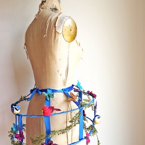 Escultura de falda con jaula de pájaros victoriana, cinturón de jaula floral de alta costura, accesorio nupcial de vanguardia imagen 6