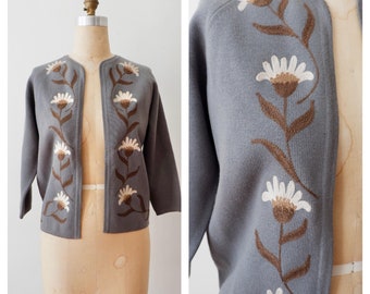 Vintage 60s Floral Daisy Embroidered Gray Wool Cardigan/Made In Italy/ Women's Petite Cardigan/ Size 10