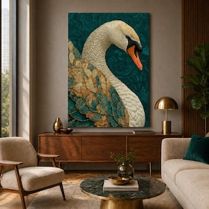 Könnte beinhalten: Ein großer Leinwanddruck mit einem Schwan mit cremefarbenem Körper, schwarzem Schnabel und orangefarbenen Akzenten. Die Federn des Schwans weisen teal- und goldfarbene Muster auf tealfarbenem Hintergrund auf. Das Kunstwerk wird in einem Wohnzimmer gezeigt.