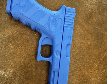 Modelo a escala 1:1 de la Glock 19 Gen 3 para la fabricación de fundas de cuero.