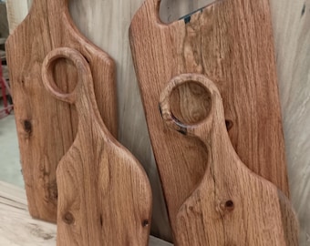 Wit eiken charcuteriebord met levende rand – rustieke boerderij serveerschaal