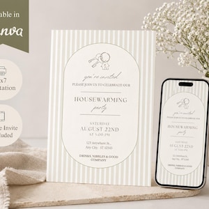 Puede incluir: Una tarjeta de invitaci&oacute;n de 5x7 pulgadas para una fiesta de inauguraci&oacute;n y una plantilla digital para tel&eacute;fono. El dise&ntilde;o presenta rayas verticales beige, un marco arqueado central, un icono de llave y texto que incluye "you're invited" y "housewarming party".