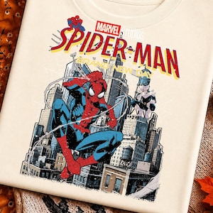 Web Hero City Swing Superhjälte Grafisk T-shirt Design, Serietidningsstil Tryck On Demand, Marvel Fan Presentidé, Retro Sublimering PNG