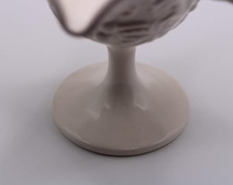 Compota/dulce de cristal opalino vintage con pedestal - Diseño de vid - Borde ondulado