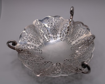 Piatto portagioie vintage International Silver Lovelace in argento placcato con piedistallo, ciotola per caramelle traforata e decorata.