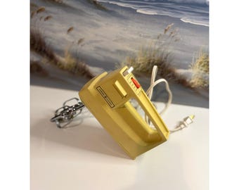 Vintage General Electric 3-Speed Hand Mixer Harvest Yellow GE D1M24 Made in USA