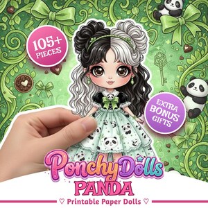 Op de afbeelding: Een printbare papieren pop met een cartoonmeisje met zwart en wit haar, gekleed in een groene jurk met panda-berenprints. De afbeelding bevat de tekst "Ponchy Dolls Panda" en "105+ Pieces". De achtergrond is groen met strikken en panda's.