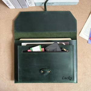 Anpassad laptopväska i läder med hög kornhalt, läderfodral för 13,6" MacBook Air (M2/M3/M4) / iPad, anteckningsblockshållare i A4-storlek, företagsorganisatör