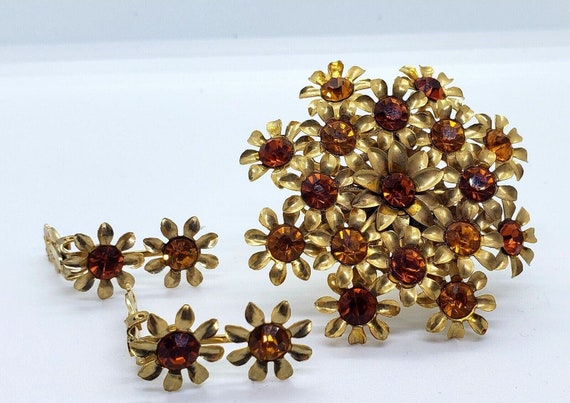 Vintage Gold Brooch Earrings Set Red Rhinestone M… - image 8
